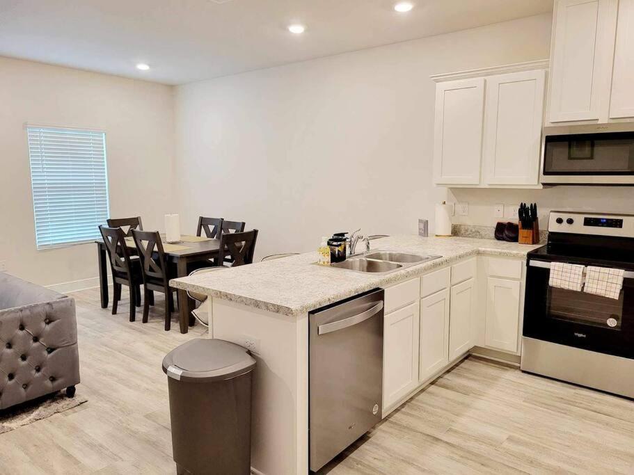 شقة Brand New House In Pensacola,Ev Connector Available المظهر الخارجي الصورة