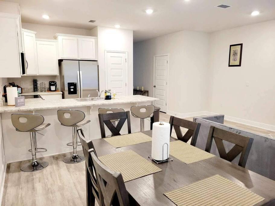شقة Brand New House In Pensacola,Ev Connector Available المظهر الخارجي الصورة