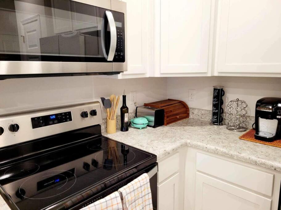 شقة Brand New House In Pensacola,Ev Connector Available المظهر الخارجي الصورة